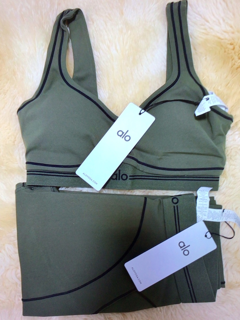 ALO Yoga Olive & Black Contrast V-Neck Sports Bra And Legging Set - Picture 3 of 7